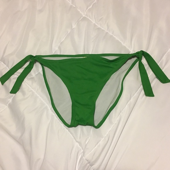 Red Camel Green Bikini - Picture 5 of 8